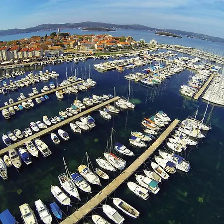 Appartamento Beautiful In Biograd Na Moru